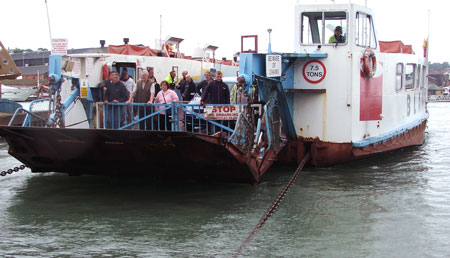 Cowes chain ferry